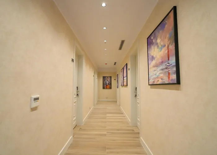 Center - Floir Hotel *