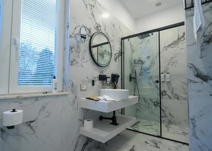 Center - Floir * Szkodra